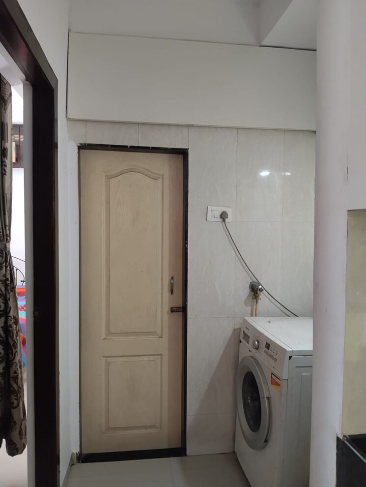 Bathroom, shree-satya-shankar-residency 1.5 Bedroom 460 Sq.Ft. Apartment In Manpada Thane 9015442