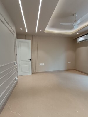 Room in 3 BHK Apartment at DLF The Ultima, Sector 81 – for Sale