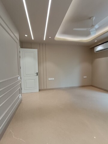 Room in 3 BHK Apartment at DLF The Ultima, Sector 81 – for Sale