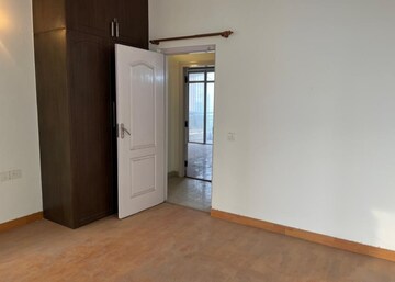 Room in 3 BHK Apartment at Conscient Heritage Max, Sector 102 – for Rent