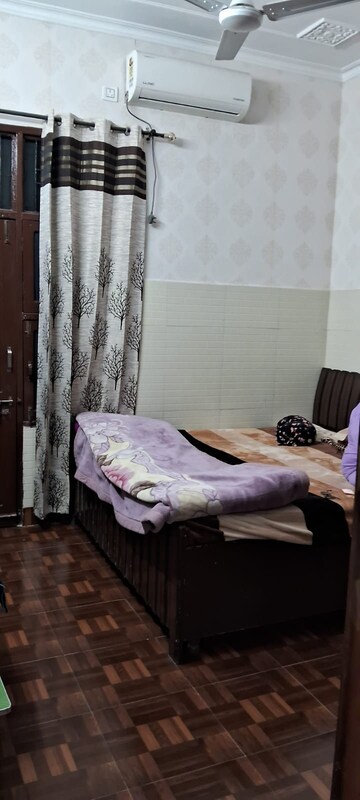 Bedroom in 2 BHK Builder Floor at Dhakoli – for Rent