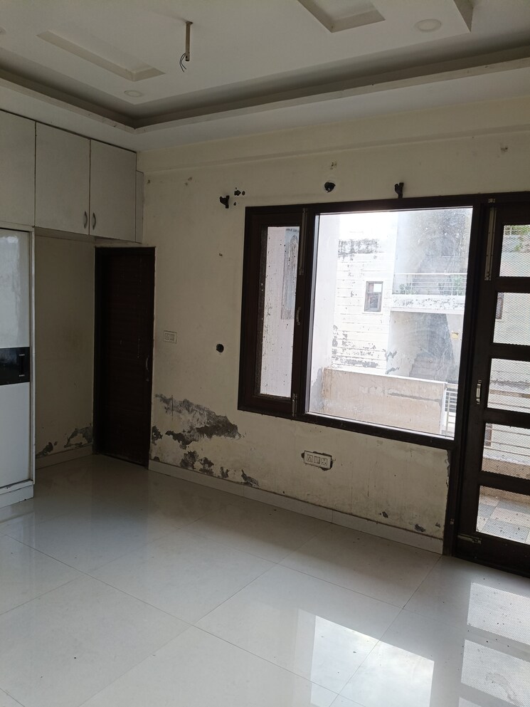 Room, pir machalla 3 Bedroom 1200 Sq.Ft. Builder Floor In Pir Machalla Zirakpur 9015490
