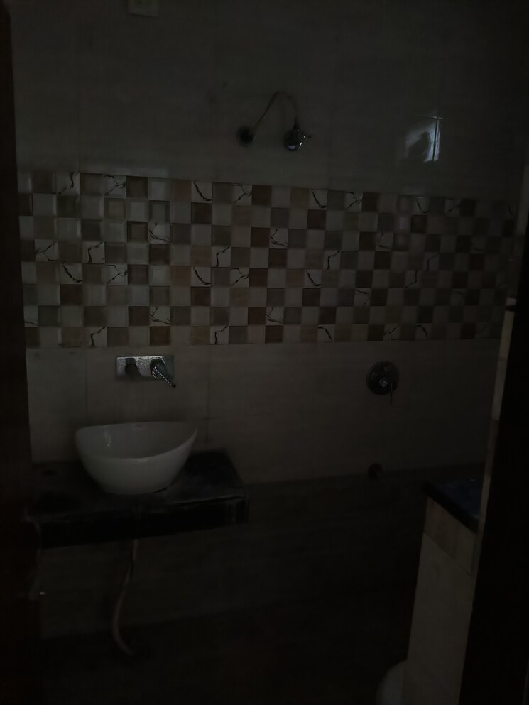 Bathroom, pir machalla 3 Bedroom 1200 Sq.Ft. Builder Floor In Pir Machalla Zirakpur 9015490