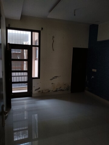 Room in 3 BHK Builder Floor at Pir Machalla – for Rent