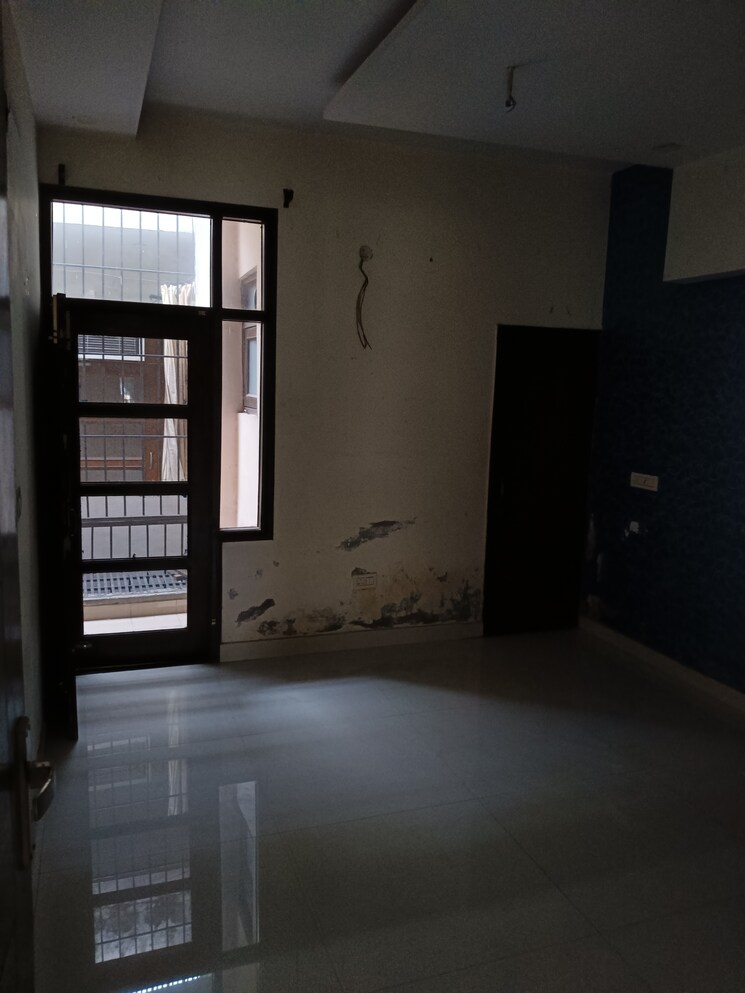 Room, pir machalla 3 Bedroom 1200 Sq.Ft. Builder Floor In Pir Machalla Zirakpur 9015490