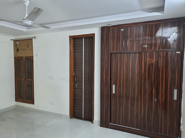 Room, sector 14 3 Bedroom 1600 Sq.Ft. Builder Floor In Sector 14 Gurgaon 9015558