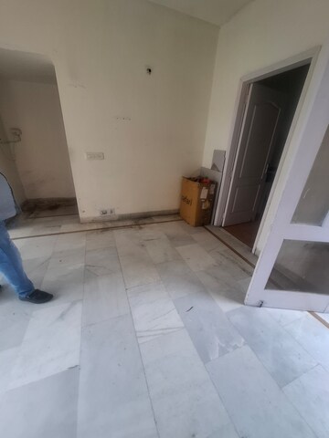 Kitchen in 1 BHK Builder Floor at Unitech Arcadia, South City 2 – for Sale