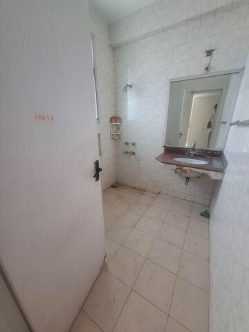 Bathroom in 1 BHK Builder Floor at Unitech Arcadia, South City 2 – for Sale