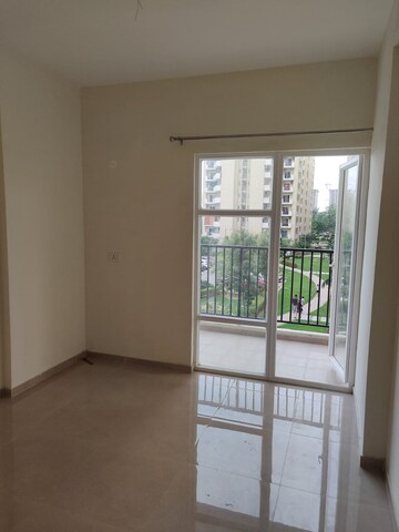 Room in 3 BHK Apartment at GLS Arawali Homes Phase 2, Sohna Sector 4 – for Rent