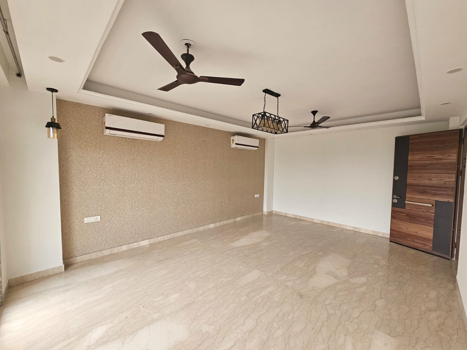 3 BHK + Servant Room Apartment For Sale in Suncity Heights