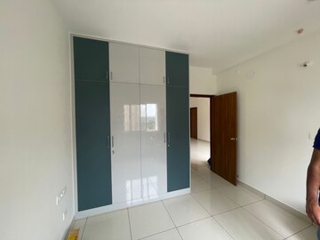 Room in 2 BHK Apartment at DSR Highland Greenz, Doddakannelli – for Rent