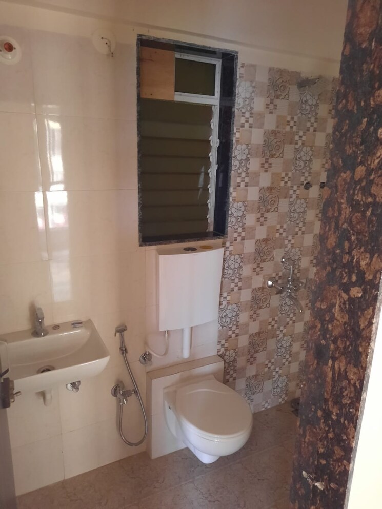 Bathroom, dharti-pressidio 1 Bedroom 417 Sq.Ft. Apartment In Kandivali West Mumbai 9015716