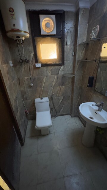 Bathroom in 3 BHK Builder Floor at Palm Residency Chhatarpur, Chattarpur – for Rent