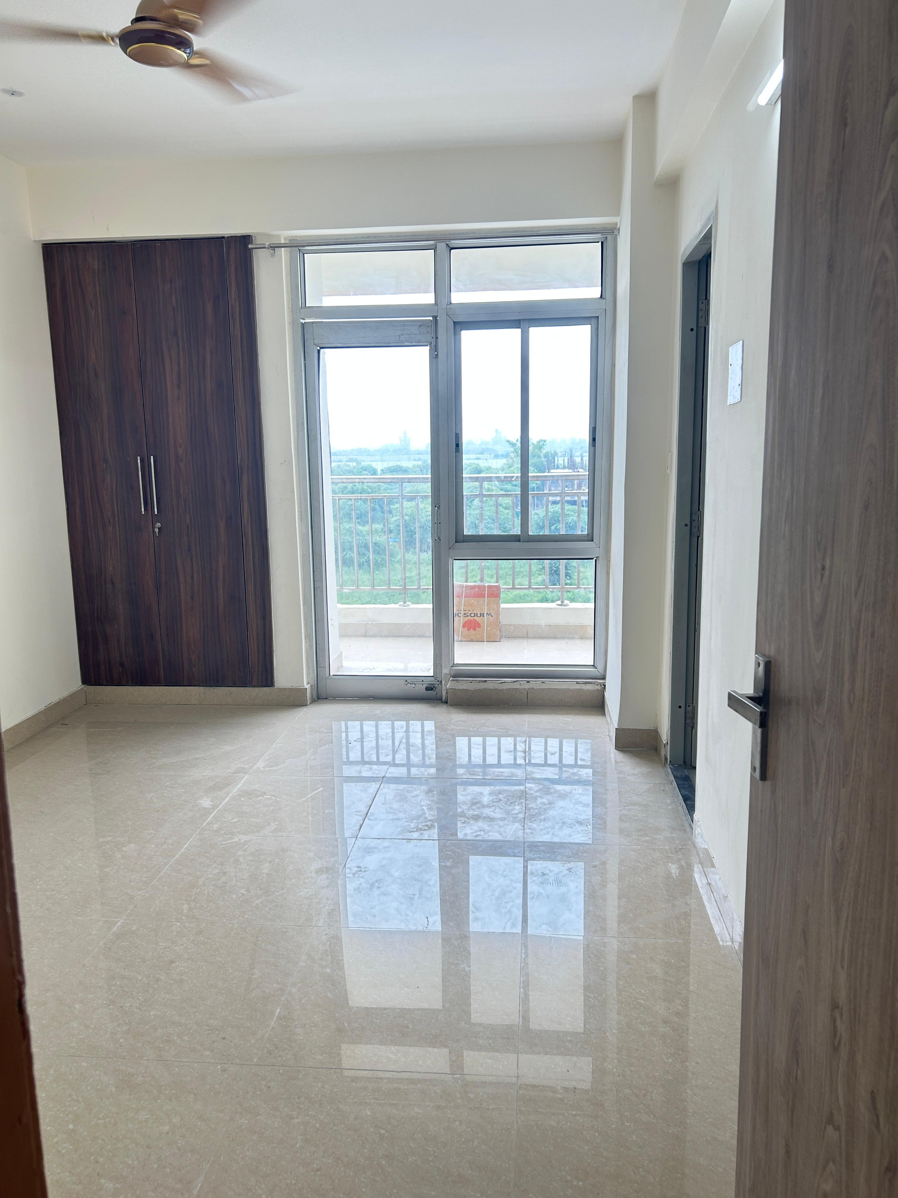 3 BHK Apartment For Rent in Golf Green Apartments