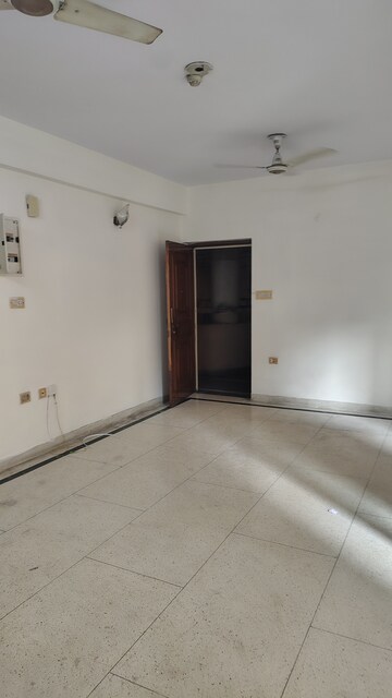 Bathroom in 3 BHK Apartment at Ashiana The Heritage, Vaishali Sector 3 – for Rent