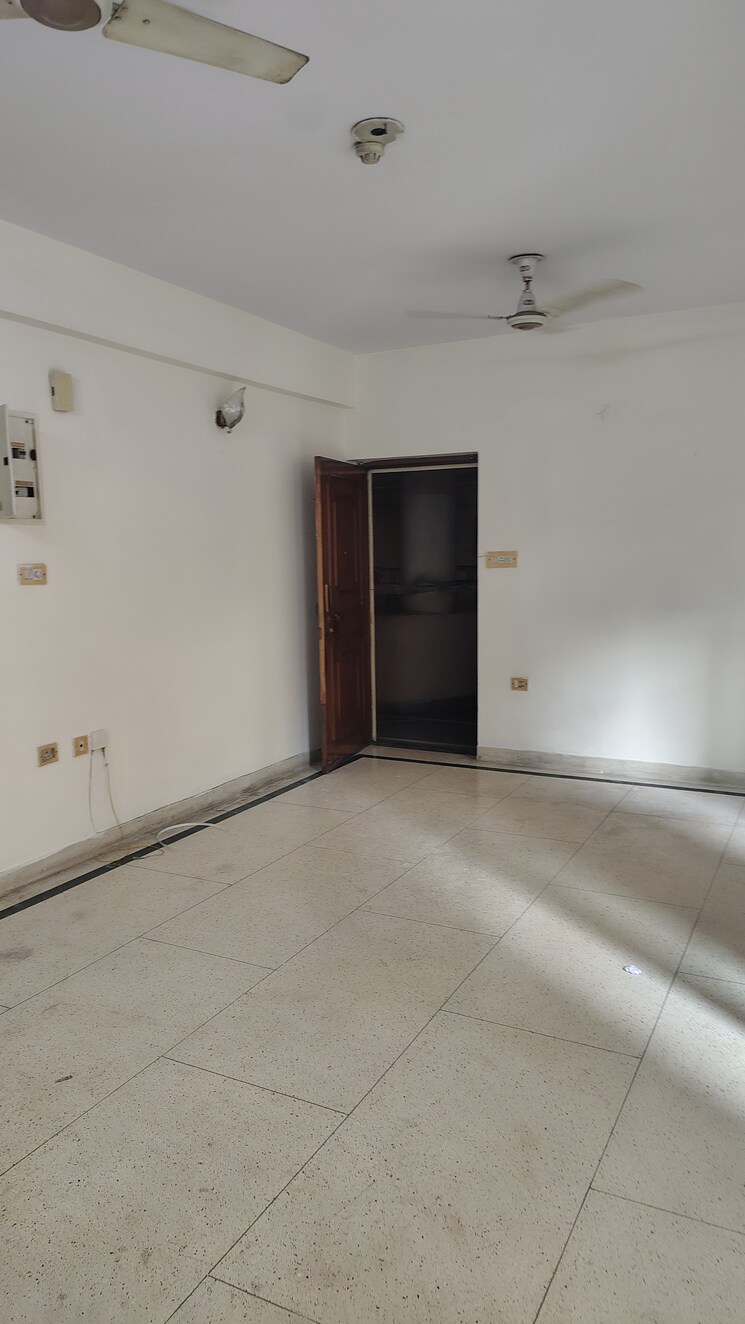 Bathroom, ashiana-the-heritage 3 Bedroom 2000 Sq.Ft. Apartment In Vaishali Sector 3 Ghaziabad 9015765
