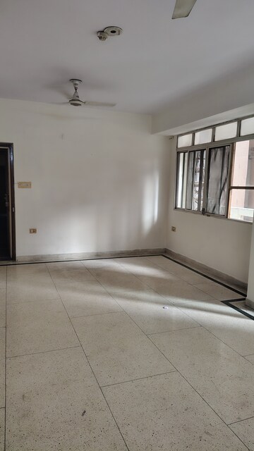 Staircase in 3 BHK Apartment at Ashiana The Heritage, Vaishali Sector 3 – for Rent