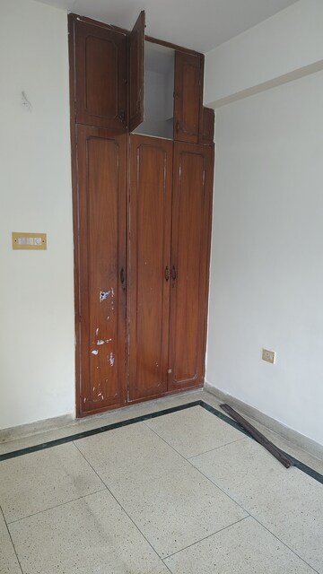 Furnished Amenities in 3 BHK Apartment at Ashiana The Heritage, Vaishali Sector 3 – for Rent