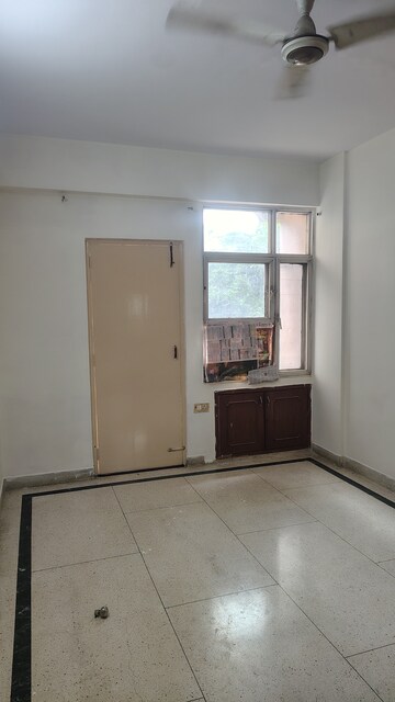 Furnished Amenities in 3 BHK Apartment at Ashiana The Heritage, Vaishali Sector 3 – for Rent