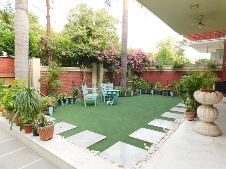 Garden, sector 55 6+ Bedroom 375 Sq.Ft. Villa In Sector 55 Noida 9015812