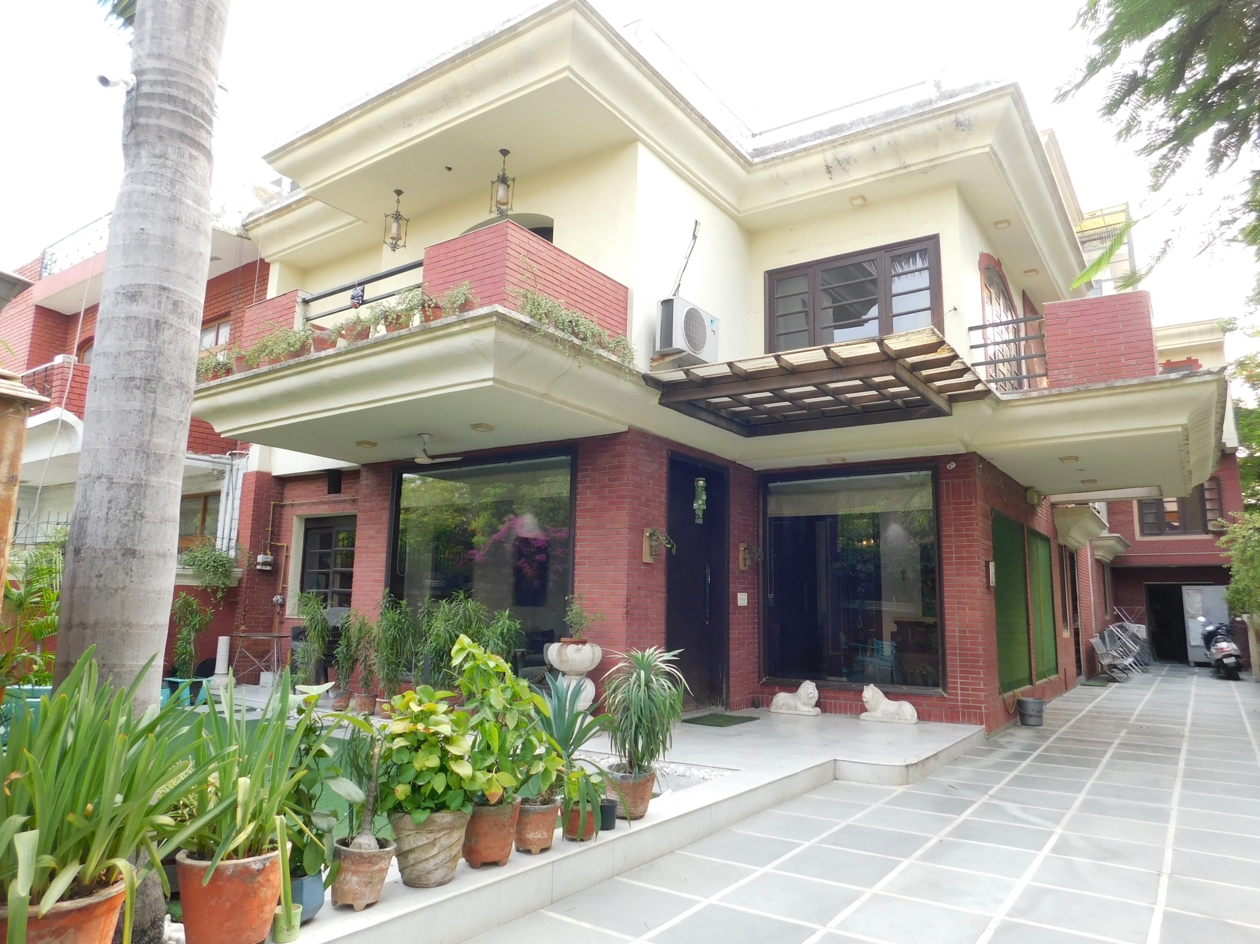 6+ BHK + Pooja Room,Servant Room,Study Room,Extra Room Villa For Sale in Sector 55 Noida