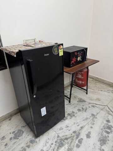 Team Area in 2 BHK Builder Floor at Laxmi Nagar – for Rent