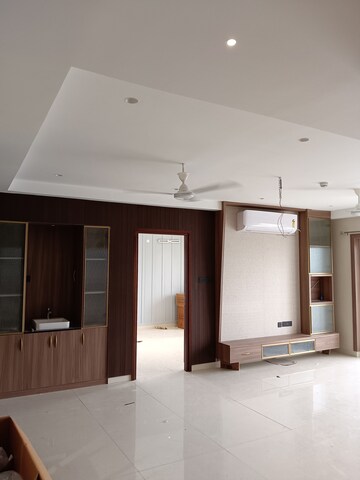 Room in 3 BHK Apartment at Poulomi Avante, Kokapet – for Rent
