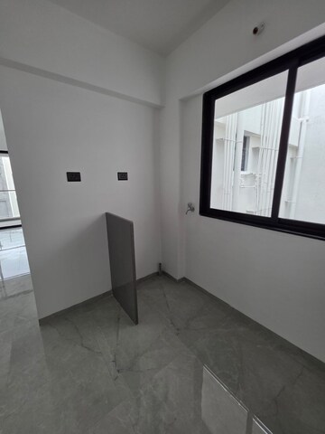 Room in 2 BHK Apartment at Unique Youtopia, Kharadi – for Rent