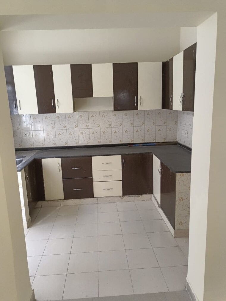 Kitchen, indira nagar 3 Bedroom 1350 Sq.Ft. Apartment In Indira Nagar Lucknow 9015894