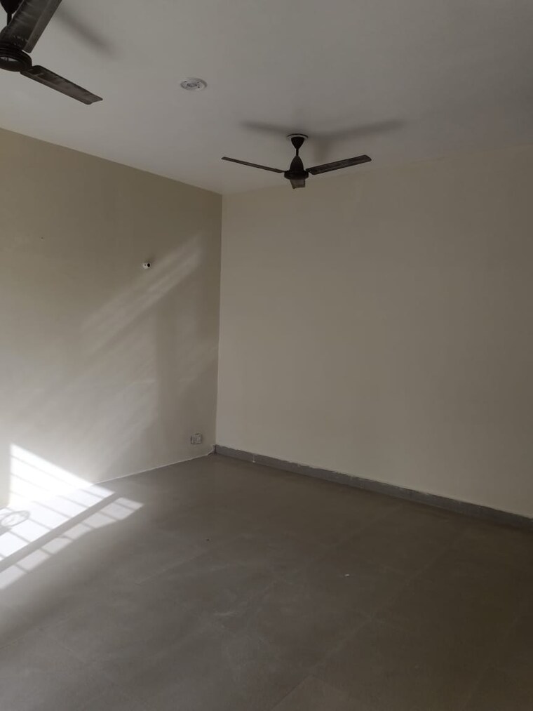 Room, indira nagar 3 Bedroom 1350 Sq.Ft. Apartment In Indira Nagar Lucknow 9015894