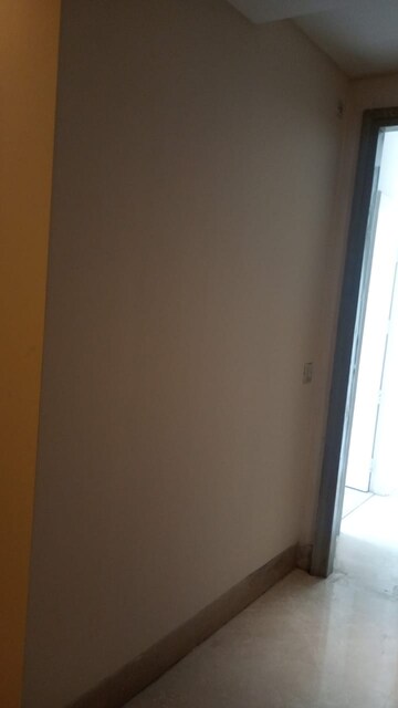 Room in 3 BHK Apartment at DLF The Ultima, Sector 81 – for Rent