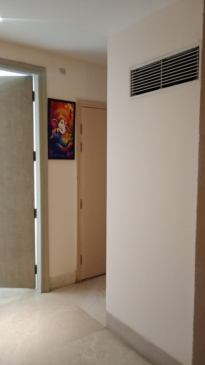 3 BHK + Servant Room Apartment For Rent in DLF The Ultima