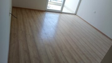 Room in 3 BHK Apartment at DLF The Ultima, Sector 81 – for Rent