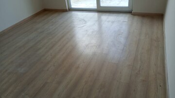 Room in 3 BHK Apartment at DLF The Ultima, Sector 81 – for Rent