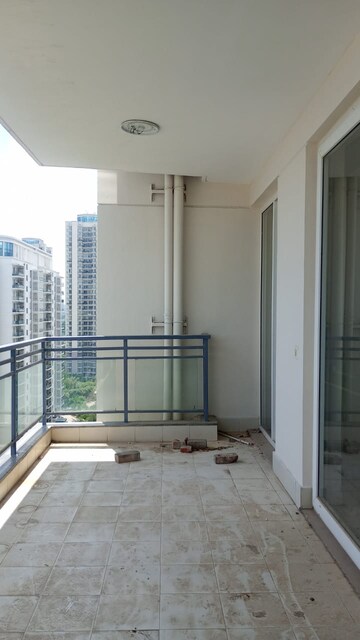 Room in 3 BHK Apartment at DLF The Ultima, Sector 81 – for Rent