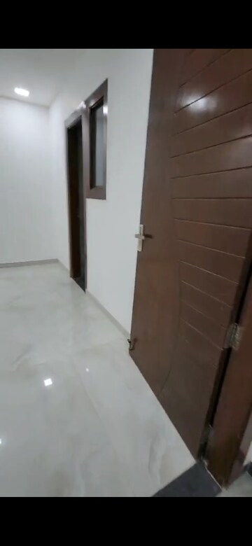 Room in 4 BHK Builder Floor at Sector 21c – for Rent