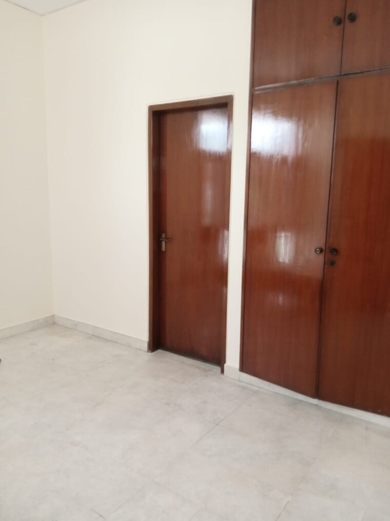 Room, new friends colony 6 Bedroom 502 Sq.Yd. Independent House In New Friends Colony Delhi 9015935