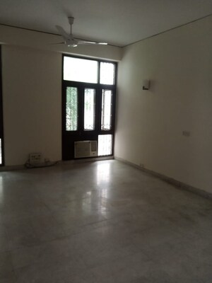Room in 6 BHK Independent House at New Friends Colony – for Sale