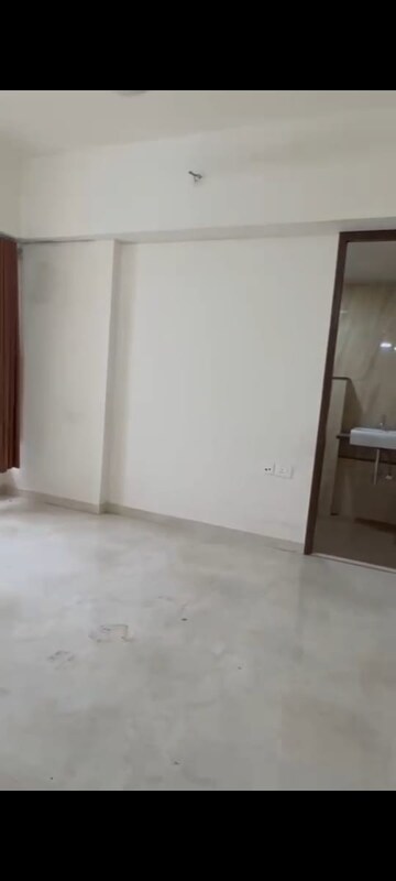 Room in 2 BHK Apartment at Lodha Amara, Kolshet Road – for Sale