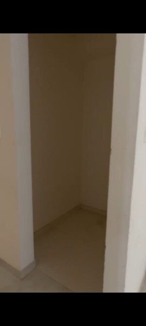 Room in 2 BHK Apartment at Lodha Amara, Kolshet Road – for Sale