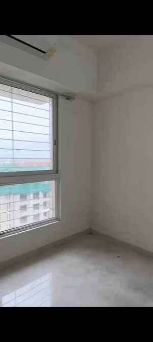 Room in 2 BHK Apartment at Lodha Amara, Kolshet Road – for Sale