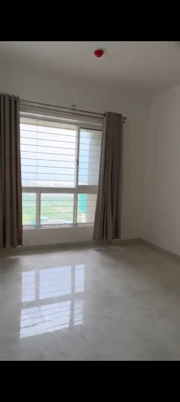 Room in 2 BHK Apartment at Lodha Amara, Kolshet Road – for Sale