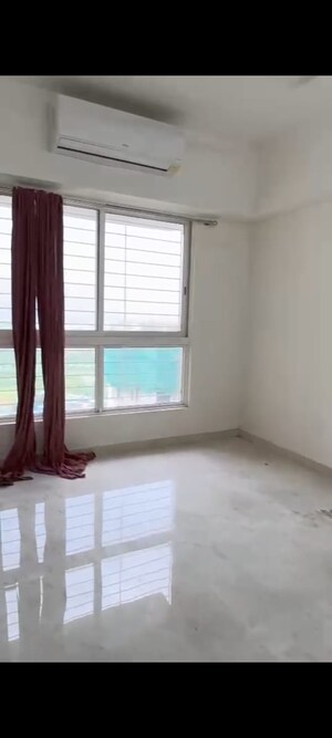 Room in 2 BHK Apartment at Lodha Amara, Kolshet Road – for Sale