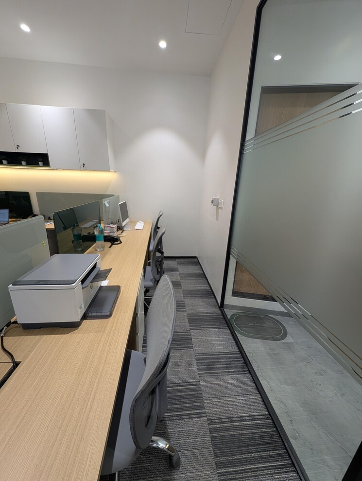 Team Area, one-lodha-place Commercial Office Space 1000 Sq.Ft. In Lower Parel Mumbai 9015945