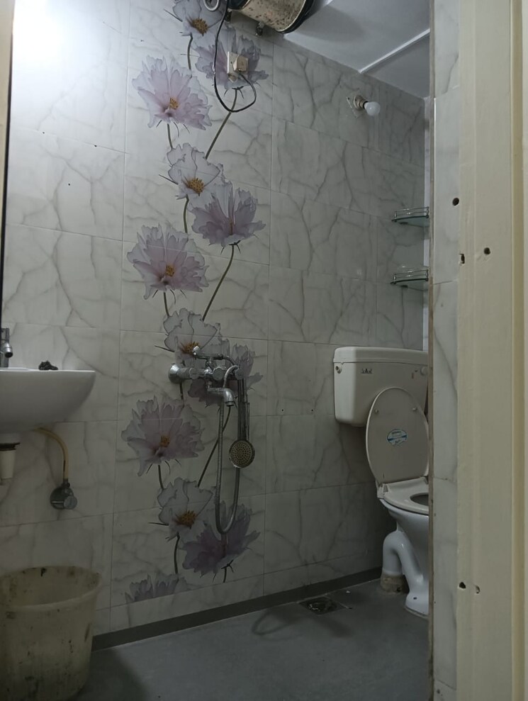Bathroom, adarsh-chs-vasant-vihar 1 RK 350 Sq.Ft. Apartment In Vasant Vihar Thane 9015968