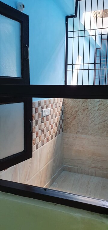 Room in 1 BHK Builder Floor at Ignou Road – for Rent
