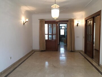 Room in 3 BHK Builder Floor at Panchsheel Park – for Rent