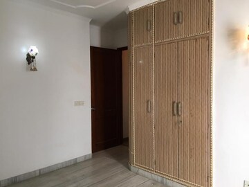 Room in 3 BHK Builder Floor at Panchsheel Park – for Rent