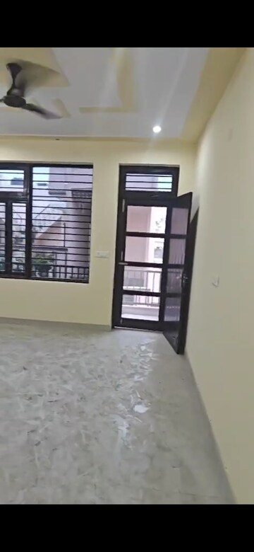 Room in 2 BHK Builder Floor at Sgm Nagar – for Rent