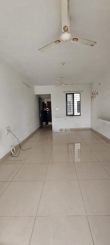 Room in 2.5 BHK Apartment at Nanded Lalit, Sinhagad Road – for Rent